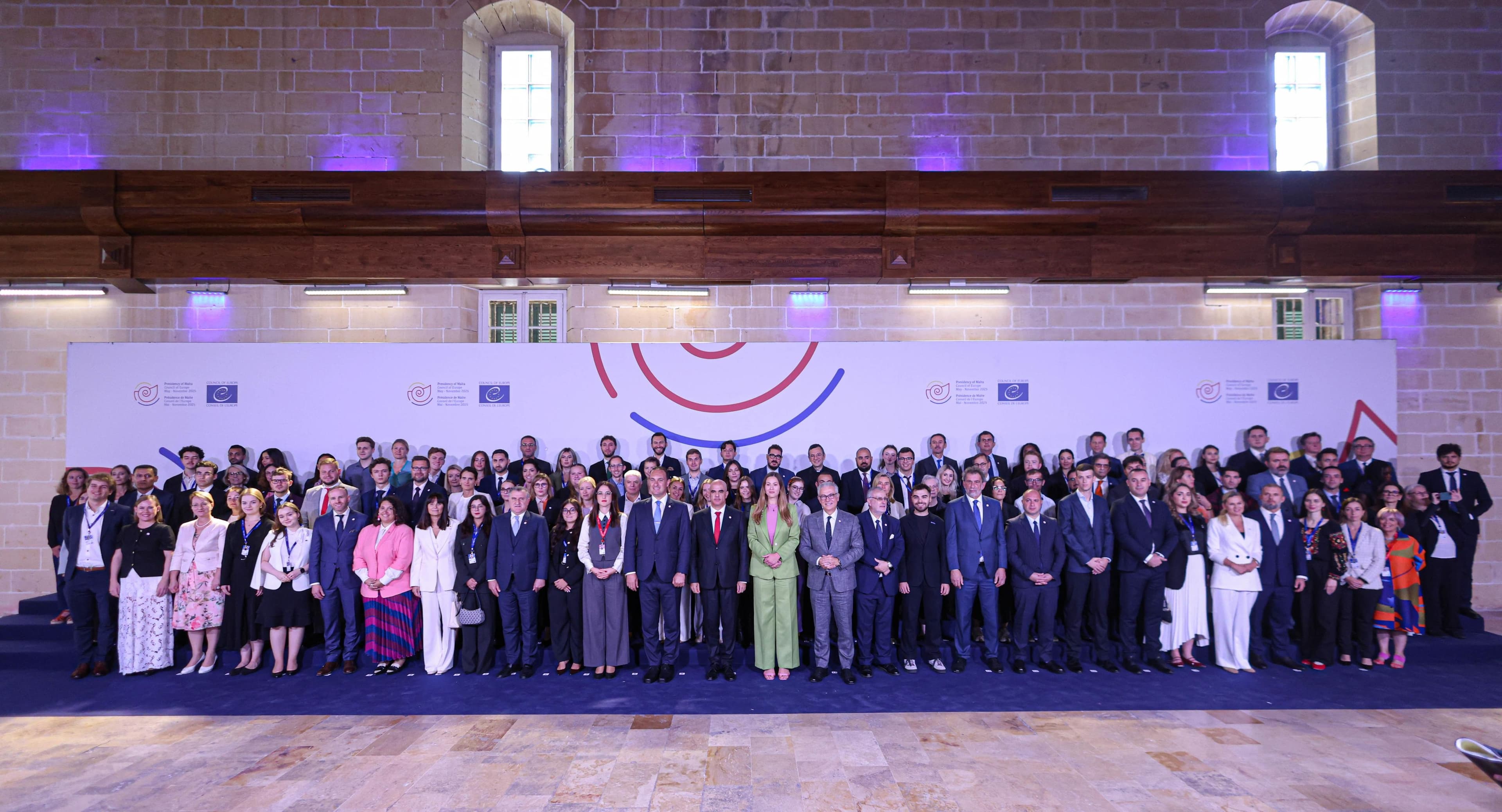 Frontnews image description