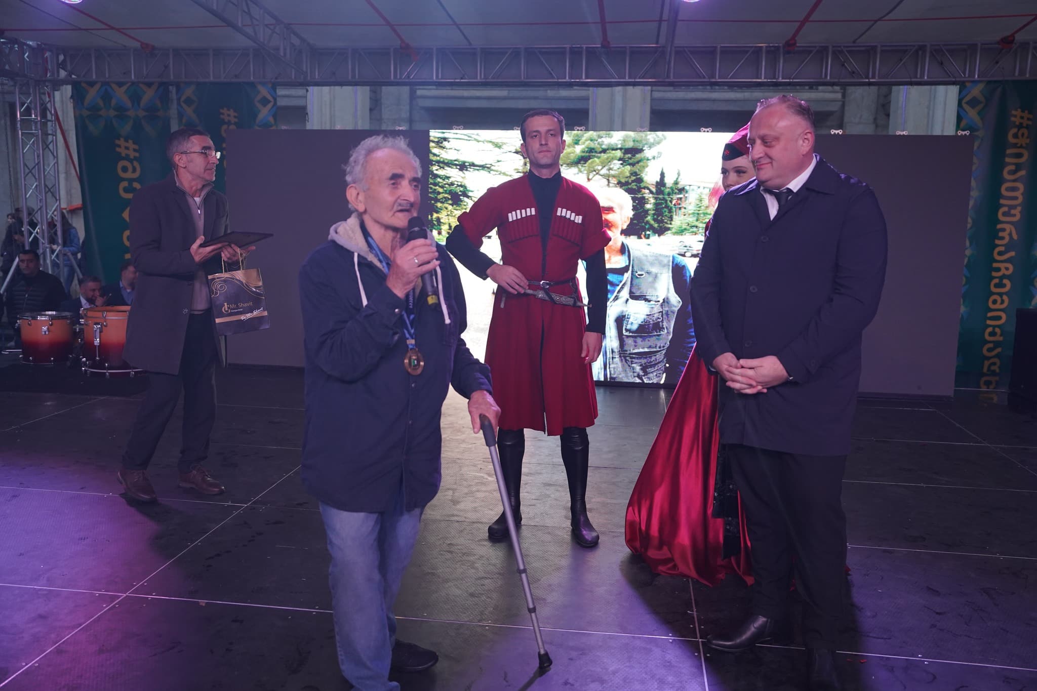 Frontnews image description