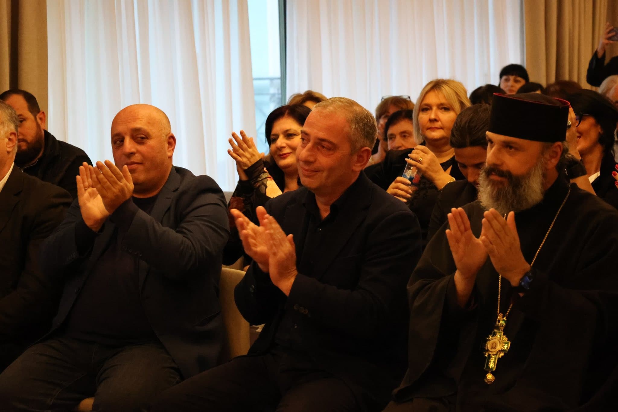 Frontnews image description