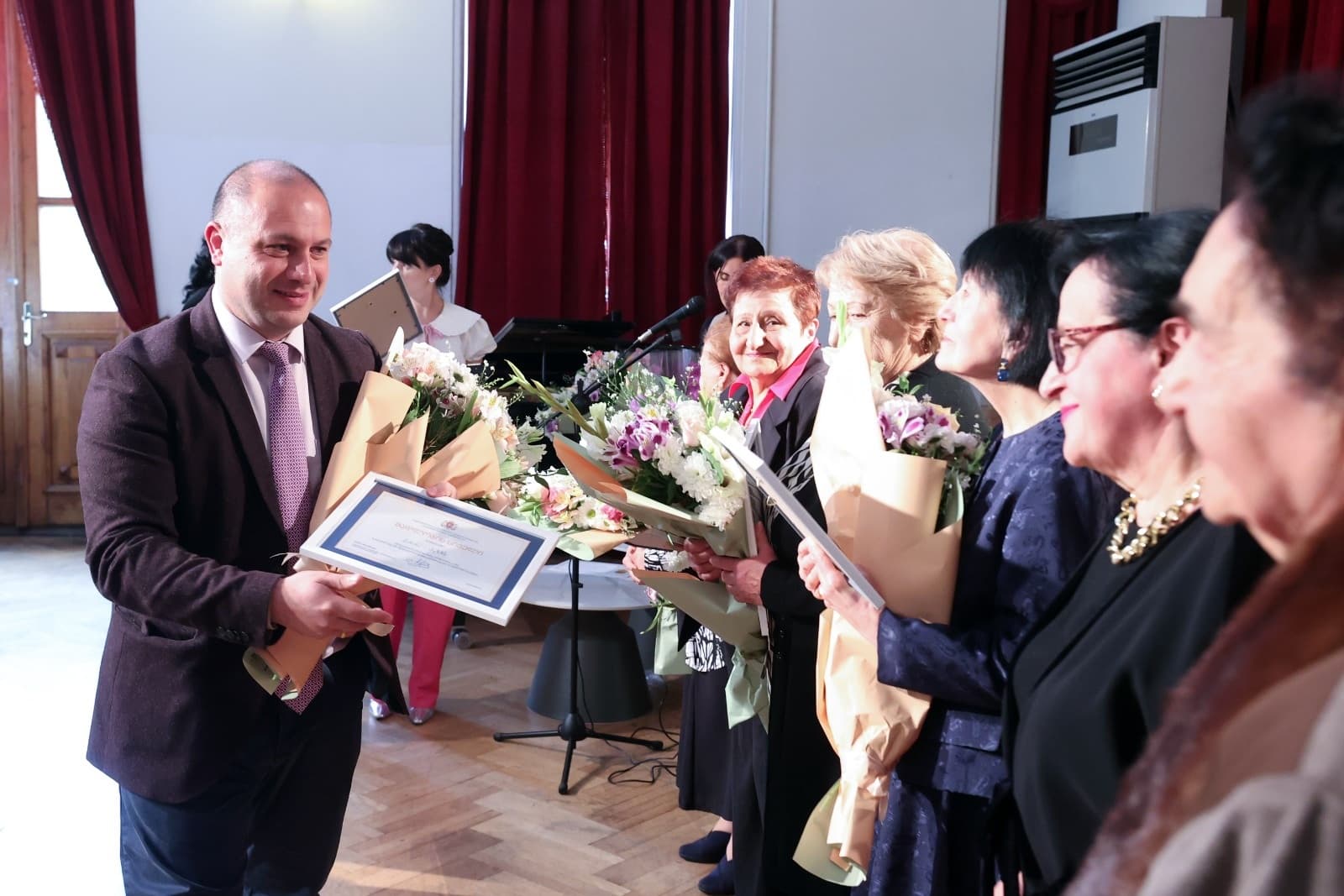 Frontnews image description