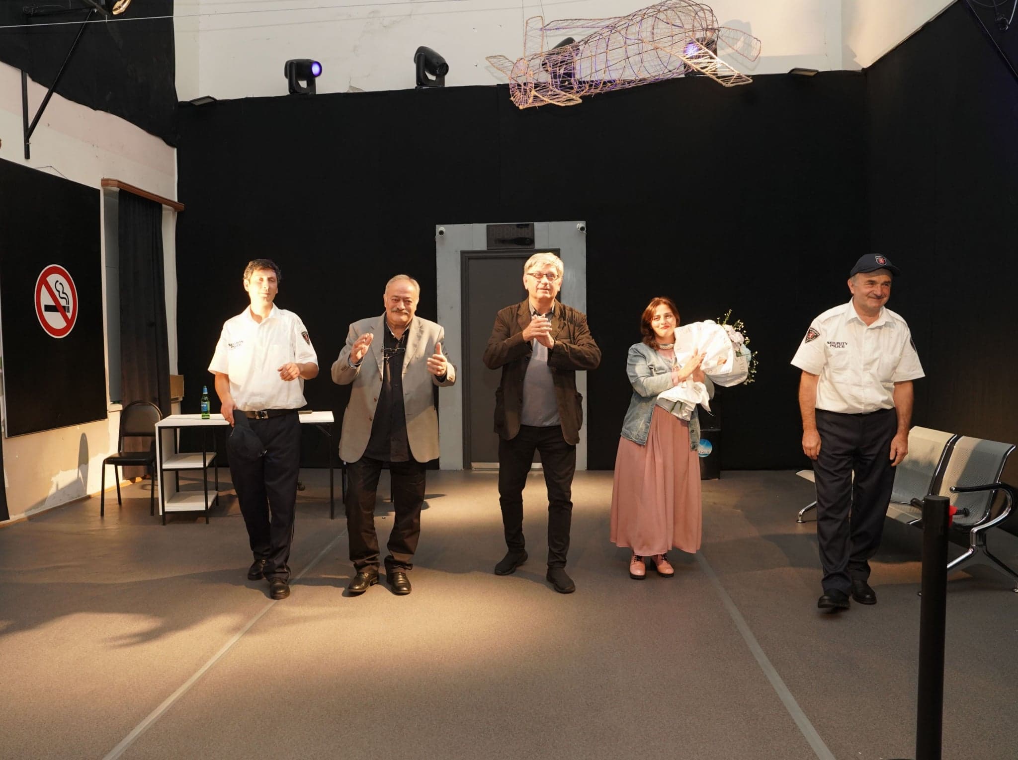 Frontnews image description