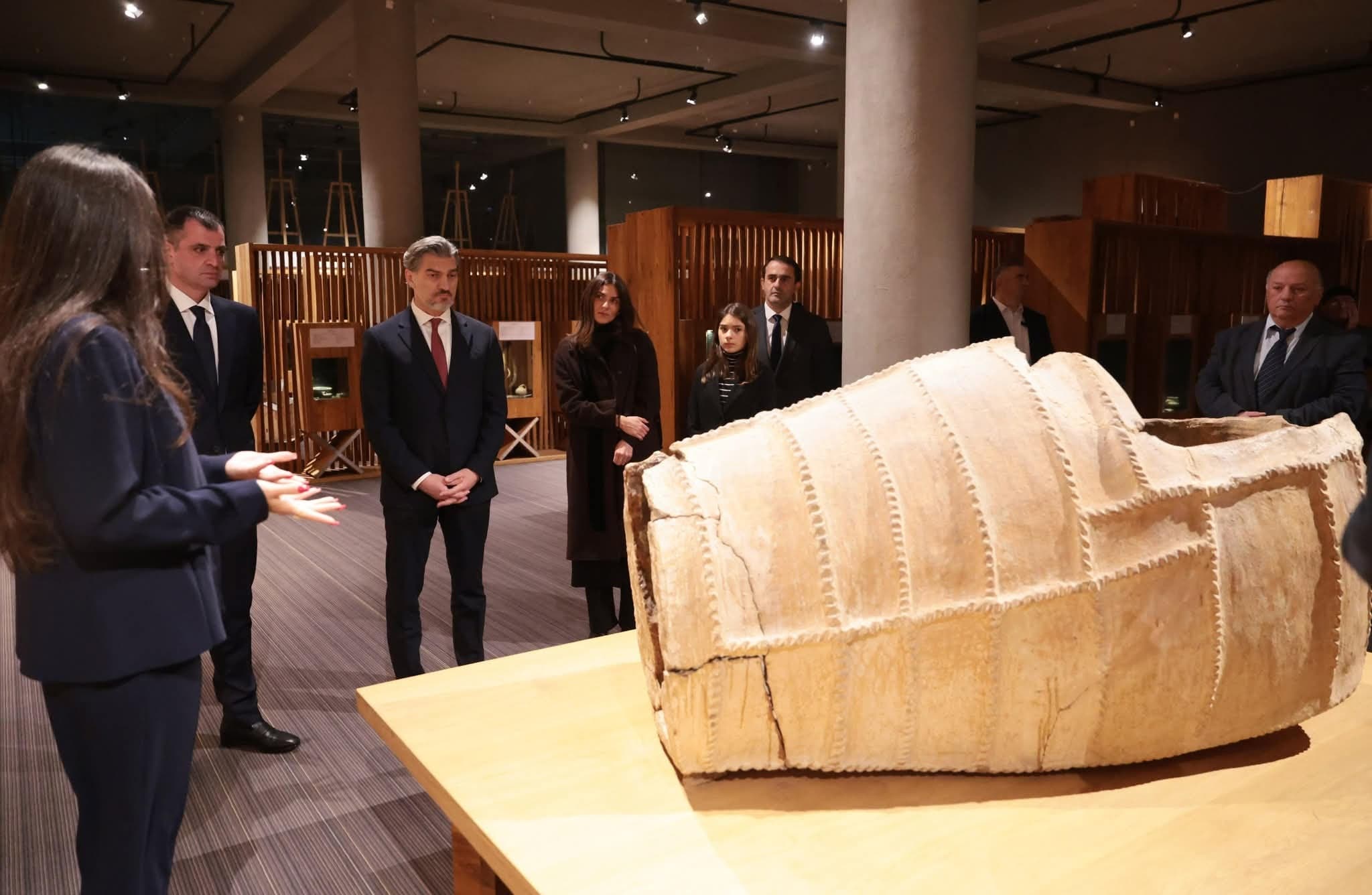 Frontnews image description