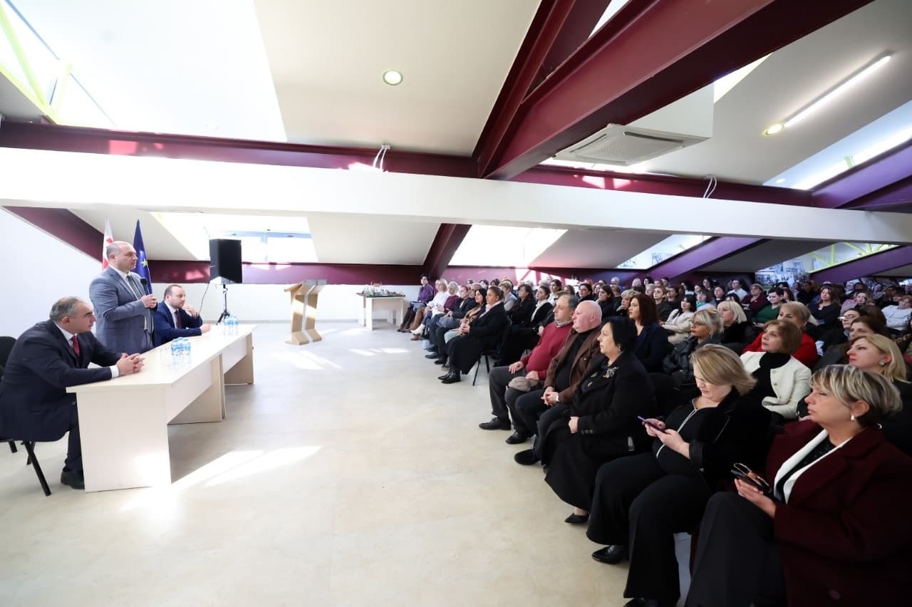 Frontnews image description