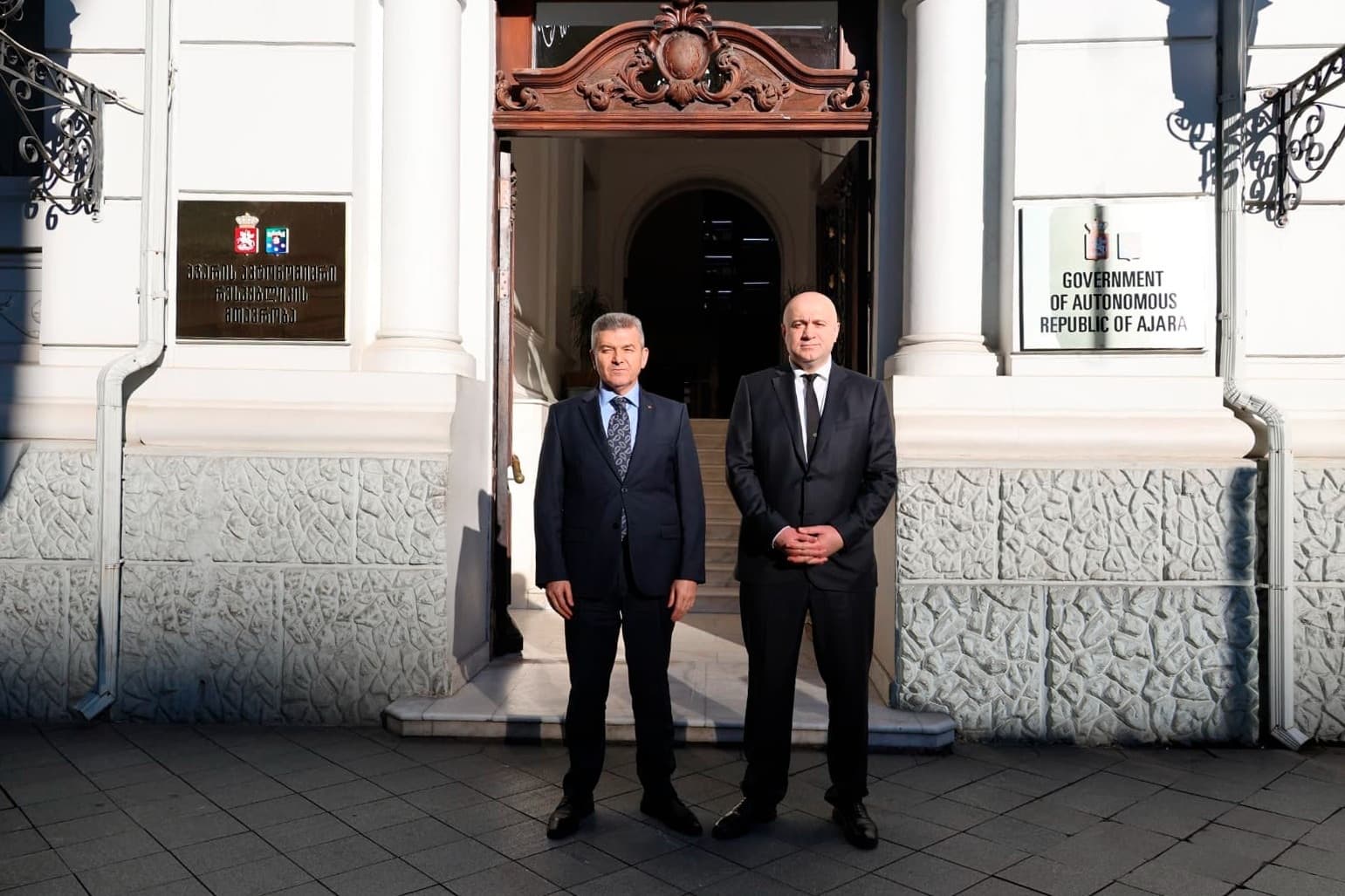 Frontnews image description