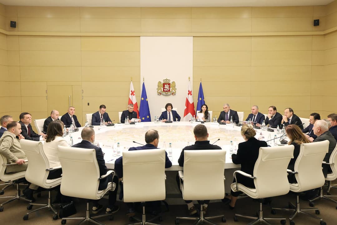 ირაკლი კობახიძე სასურსათო პროდუქციის ფასებთან დაკავშირებით მოქმედი სამთავრობო საკოორდინაციო კომისიის ფორმატში ქართველ მწარმოებლებს შეხვდა