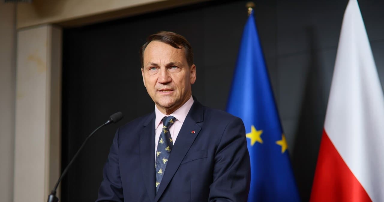 Sikorski shared a report by the US-based Institute for the Study of War