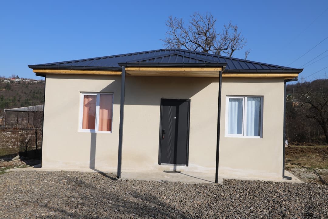 თერჯოლის მუნიციპალიტეტში მცხოვრებ 8 სოციალურად დაუცველ ოჯახს ახალი საცხოვრებელი სახლი გადაეცა