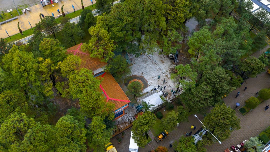 ბათუმის მერია - უნებართვო და უსახური ობიექტების დემონტაჟი ინტენსიურად გრძელდება