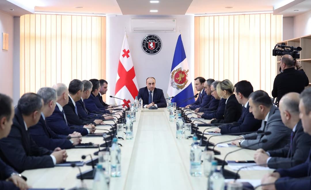 გეკა გელაძემ დაცვის პოლიციის დეპარტამენტის თანამშრომლებს ახალი ხელმძღვანელი წარუდგინა
