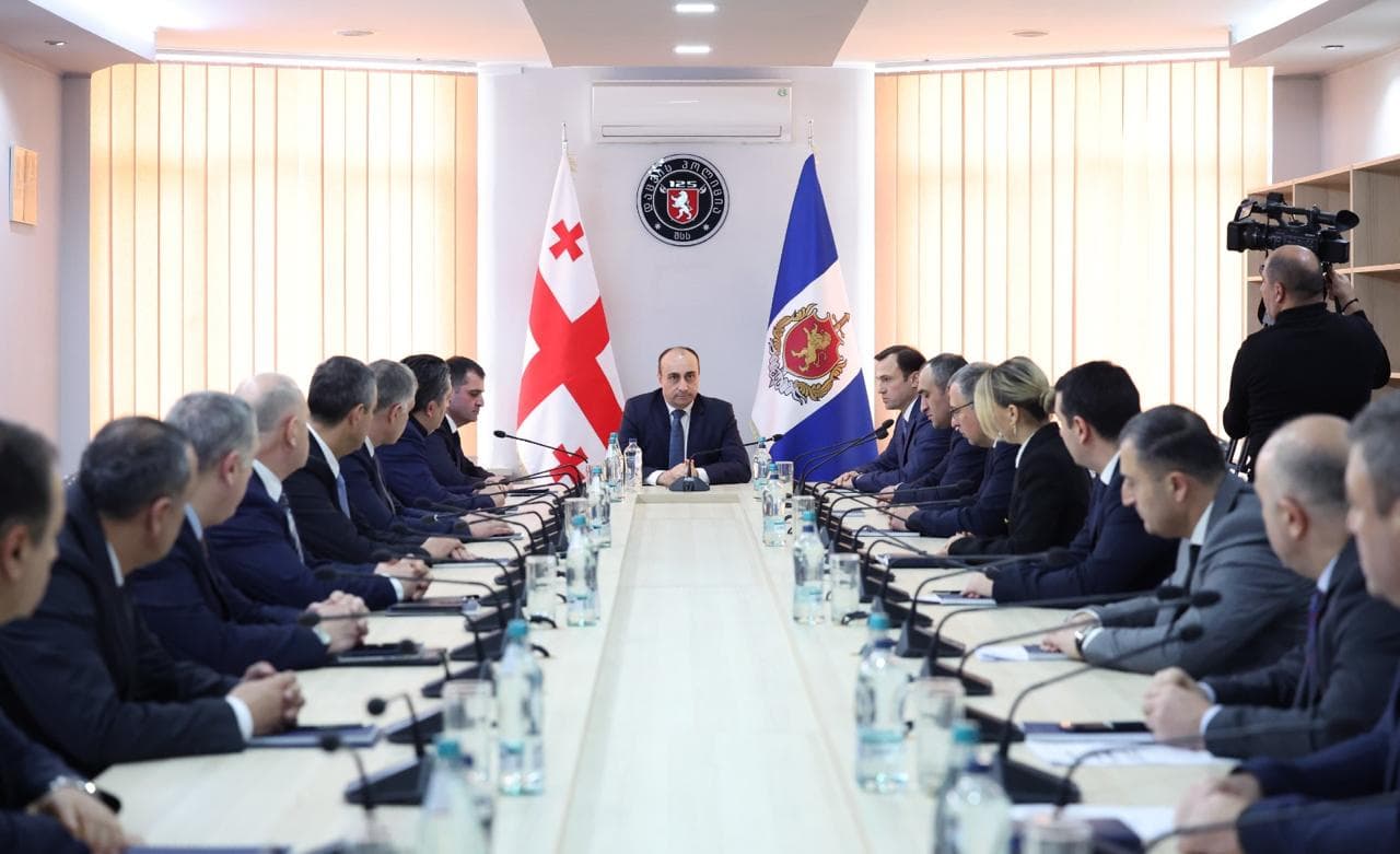 გეკა გელაძემ დაცვის პოლიციის დეპარტამენტის თანამშრომლებს ახალი ხელმძღვანელი წარუდგინა