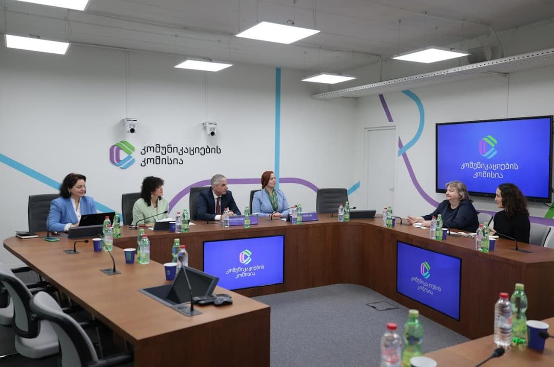 ComCom-ის თავმჯდომარე აშშ-ის საელჩოს წარმომადგენლებს შეხვდა