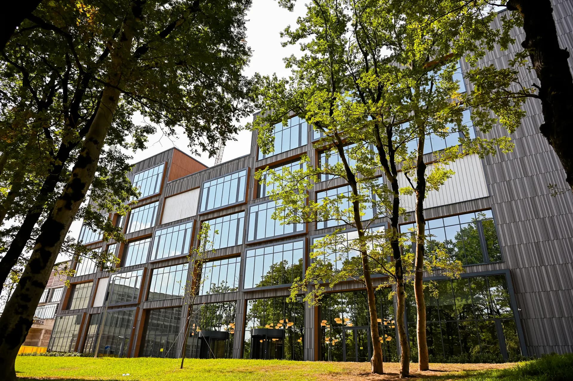 Frontnews image description