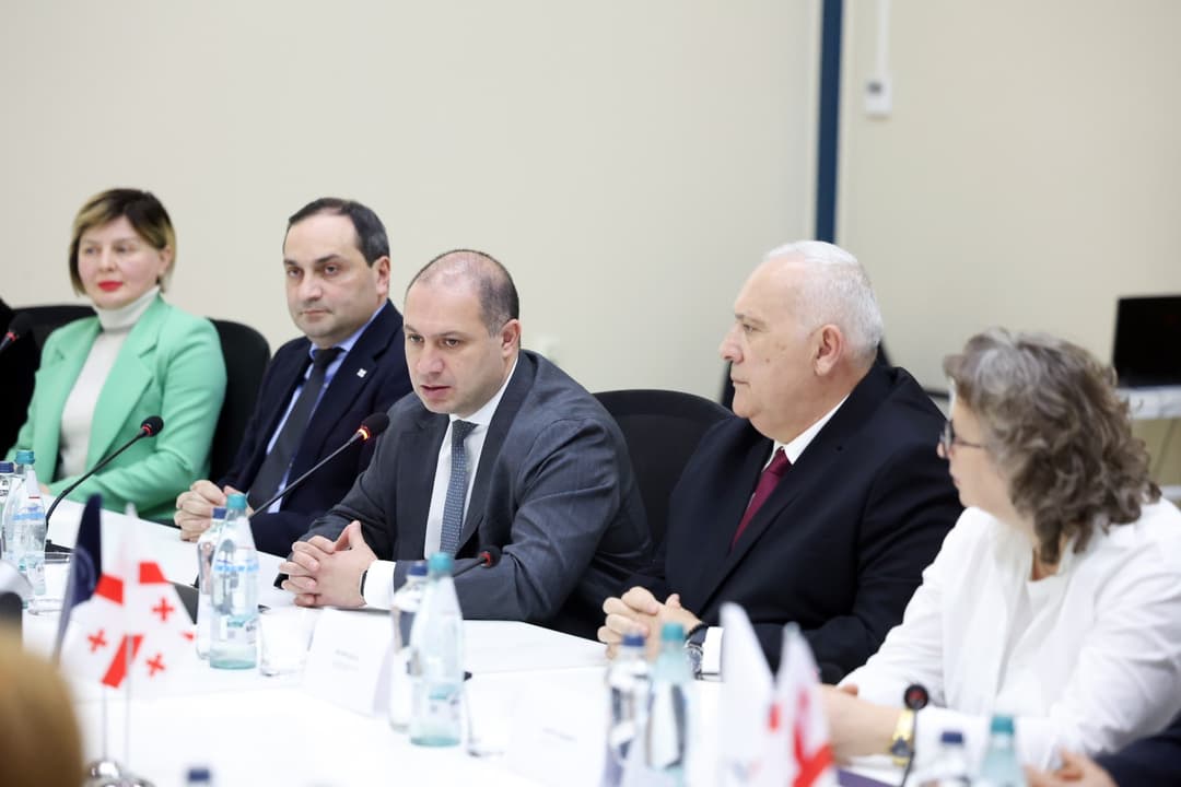 გივი მიქანაძემ ზუგდიდის უნივერსიტეტის აკადემიურ პერსონალს რეფორმის ფარგლებში განსახორციელებელი ინიციატივები გააცნო