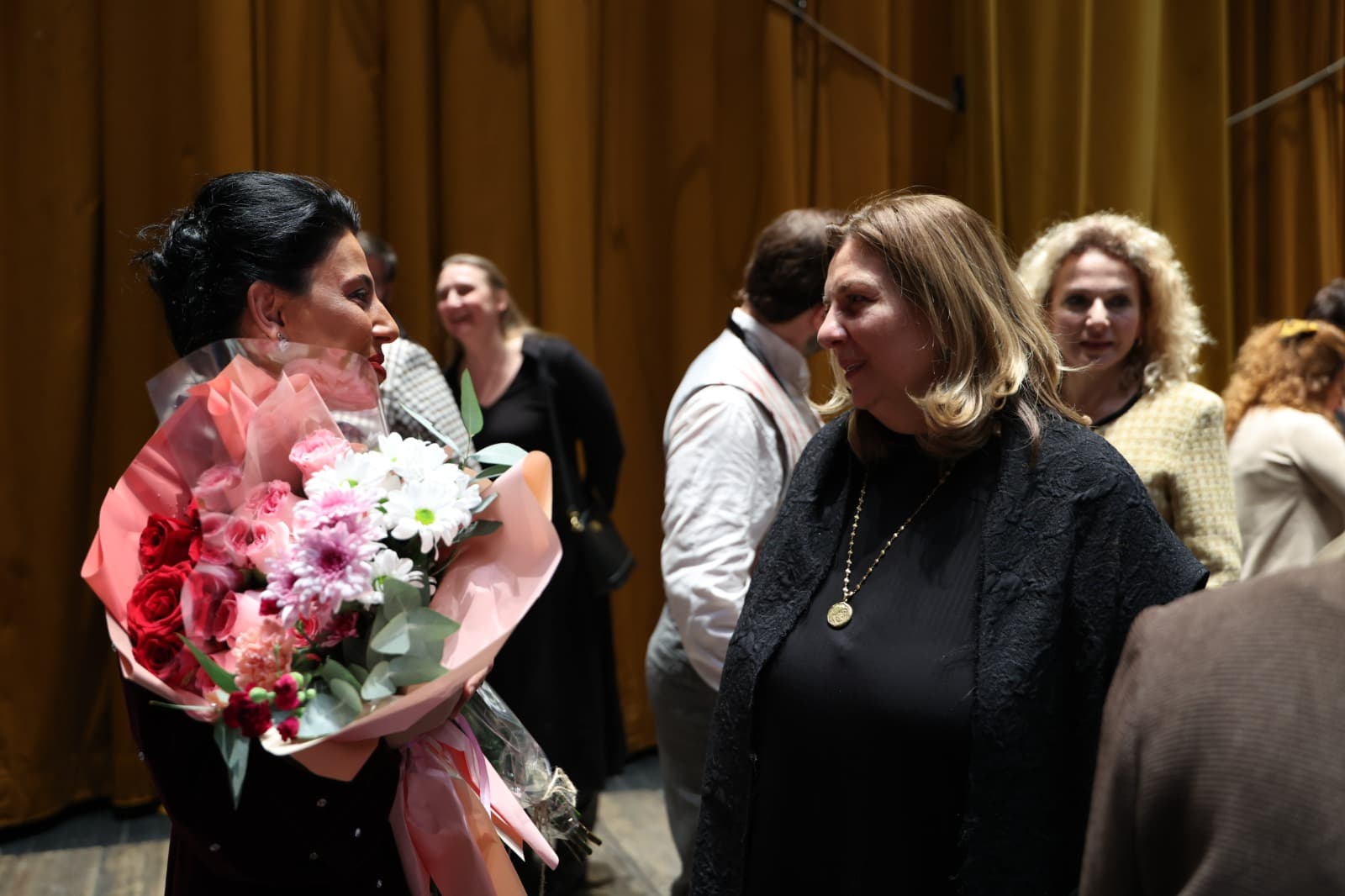 თამარ ბაგრატიონი ოპერის თეატრში "ჯამბაზების" პრემიერას დაესწრო