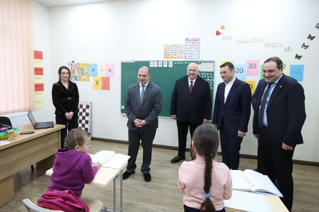 გივი მიქანაძემ სენაკის მუნიციპალიტეტის სოფელ უშაფათის საჯარო სკოლა გახსნა