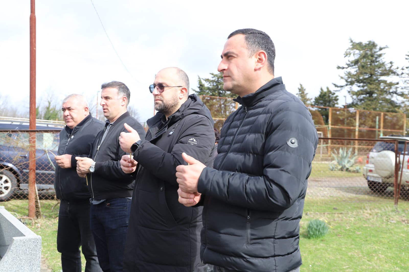 <p style="text-align: justify">5 მარტი აგვისტოს ომის გმირის ბადრი ბასილაძის დაბადების დღეა.</p><p style="text-align: justify">აგვისტოს ომის გმირის დაბადების დღესთან დაკავშირებით, თერჯოლის მუნიციპალიტეტის მერის მოადგილეებმა, საკრებულოს თავმჯდომარის მოადგილეებმა, თერჯოლის ვეტერანთა საქმეთა სახელმწიფო სამსახურის ხელმძღვანელმა, საკრებულოს და მერიის შესაბამისი სამსახურების წარმომადგენლებმა, გმირის საფლავი ყვავილებით შეამკეს და პატივი მიაგეს ბადრი ბასილაძის ხსოვნას. შესრულდა მისი სულის მოსახსენებელი პანაშვიდი.</p><p style="text-align: justify">ბადრი ბასილაძე 1985 წლის 5 მარტს თერჯოლის რაიონის სოფელ ჭოგნარში დაიბადა. ქართველი სამხედრო პირი, კაპრალი 2008 წლის რუსეთ-საქართველოს აგვისტოს ომში მონაწილეობდა. 9 აგვისტოს რუსულმა ჭურვმა იმსხვერპლა. </p>