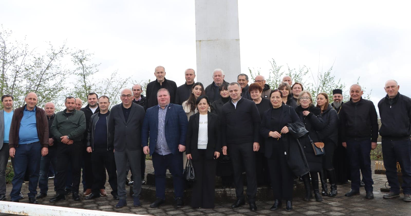 <p style="text-align: justify">31 მარტი საქართველოს დამოუკიდებლობის აღდგენის საკითხებზე ჩატარებული რეფერენდუმისა და საქართველოს პირველი პრეზიდენტის ზვიად გამსახურდიას დაბადების დღეა.</p><p style="text-align: justify">ამ დღესთან დაკავშირებით, წალენჯიხის მუნიციპალიტეტში ზვიად გამსახურდიას ბიუსტი და ზვიადის სახელობის გორა ადგილობრივი ხელისუფლების წარმომადგენლებმა და სხვადასხვა სტრუქტურული ერთეულების ხელმძღვანელებმა ყვავილებით შეამკეს. </p><p style="text-align: justify">ნაგურუს წმინდა გიორგის სახელობის ტაძრის წინამძღვარმა დეკანოზმა ილია სარიამ პირველი პრეზიდენტის სულის მოსახსენებელი პანაშვიდი გადაიხადა.</p><p style="text-align: justify">35 წლის წინ, 1991 წლის 31 მარტს, პირველი პრეზიდენტის ზვიად გამსახურდიას გადაწყვეტილებით, საყოველთაო რეფერენდუმი ჩატარდა. </p><p style="text-align: justify">1991 წლის 9 აპრილს კი საქართველოს რესპუბლიკის უზენაესმა საბჭომ სახელმწიფოებრივი დამოუკიდებლობის აღდგენა გამოაცხადა.</p><p style="text-align: justify">საქართველოს პირველ პრეზიდენტს, მწერალს, მთარგმნელს, დისიდენტს, ფილოლოგიის მეცნიერებათა დოქტორს, საქართველოს ეროვნულ გმირს ზვიად გამსახურდიას დღეს, 87 წელი შეუსრულდებოდა.</p>