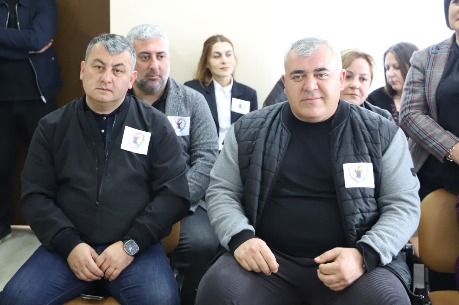 <p style="text-align: justify">თერჯოლის მუნიციპალიტეტის მერის მოადგილე მირზა ქოჩიაშვილი, საკრებულოს თავმჯდომარესთან სოსო ჩაფიჩაძესთან ერთად, მუნიციპალიტეტში არსებულ დღის ცენტრებში: „საპოვნელა“ და „მზის სხივი“ გამართულ ღონისძიებას დაესწრო.</p><p style="text-align: justify">ღონისძიება დაუნის სინდრომის მსოფლიო დღის კვირეულის ფარგლებში, მერიის განათლების,კულტურის,სპორტის და ახალგაზრდულ საქმეთა სამსახურის ორგანიზებით და კერძო სკოლა "მზეკაბანის” მოსწავლეების ჩართულობით ჩატარდა, სლოგანით „ერთად მარტოობის წინააღმდეგ“ .</p><p style="text-align: justify">ღონისძიებაზე გამოფენილი იყო სასწავლო-სარეაბილიტაციო დღის ცენტრების აღსაზრდელთა ნამუშევრები.</p><p style="text-align: justify">თვითმმართველობის ხელმძღვანელმა პირებმა აღნიშნულ დღის ცენტრებს, საწარმო „ბაბალეს“ პროდუქცია გადასცეს საჩუქრად. </p><p style="text-align: justify">ტრადიციულად, დღის ცენტრების ეზოში, აღსაზრდელების მიერ დაირგო ნერგები.</p><p style="text-align: justify">დღის ცენტრებში მოწყობილ ღონისძიებას ადგილობრივი ხელისუფლების წარმომადგენლები დაესწრნენ.</p>