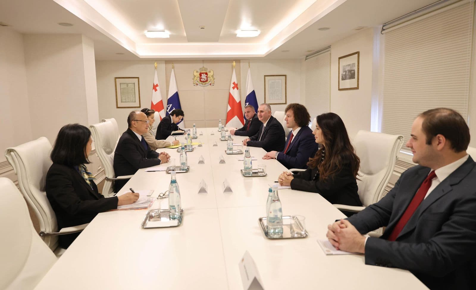 Frontnews image description