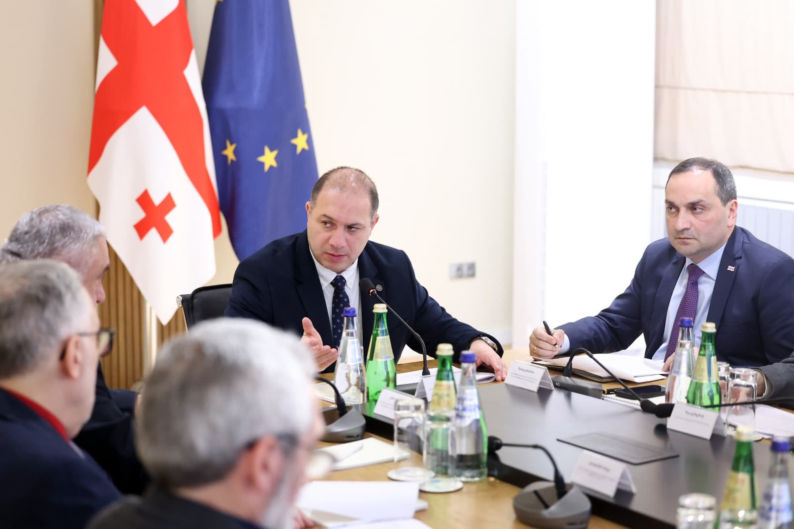 Frontnews image description