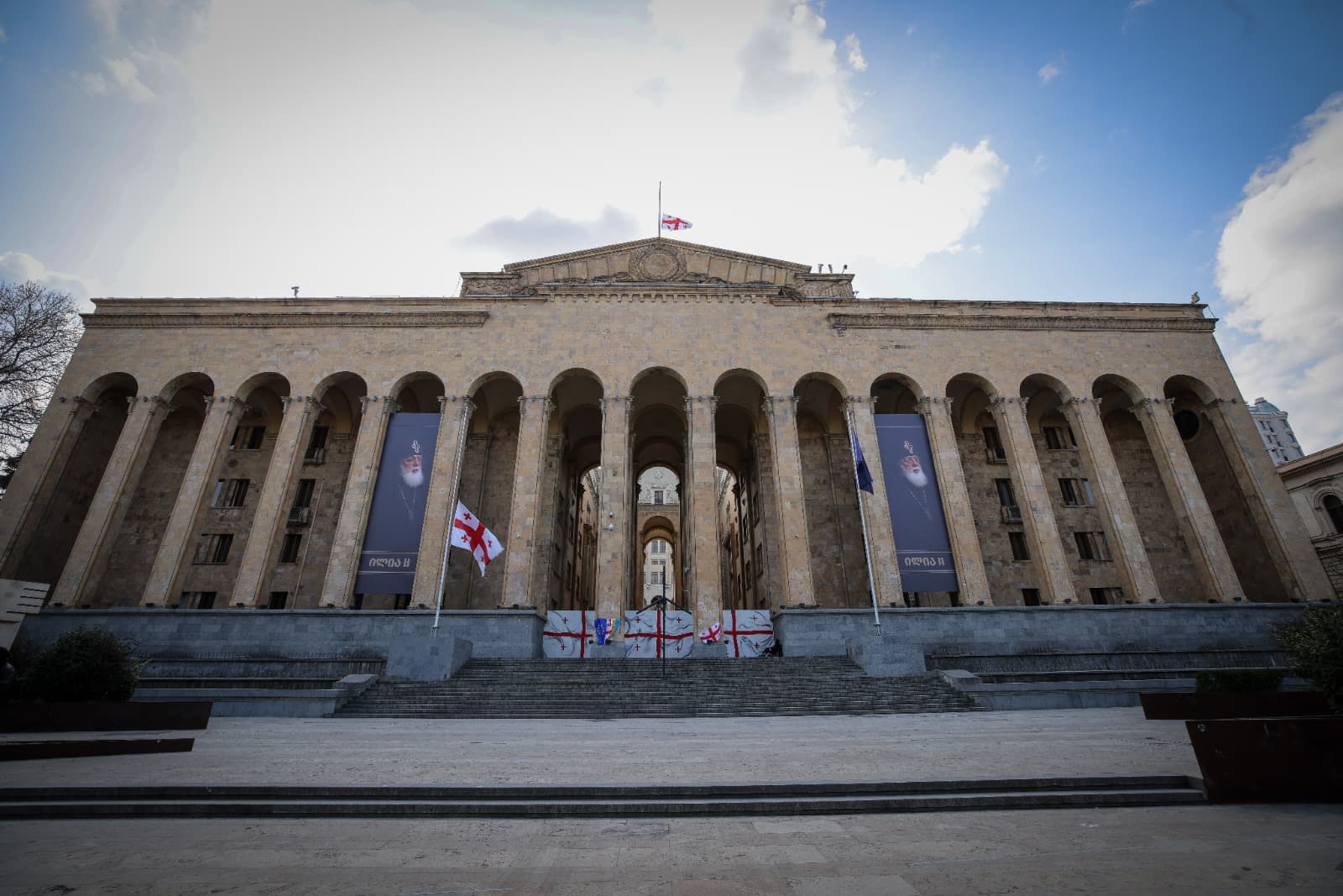 Frontnews image description