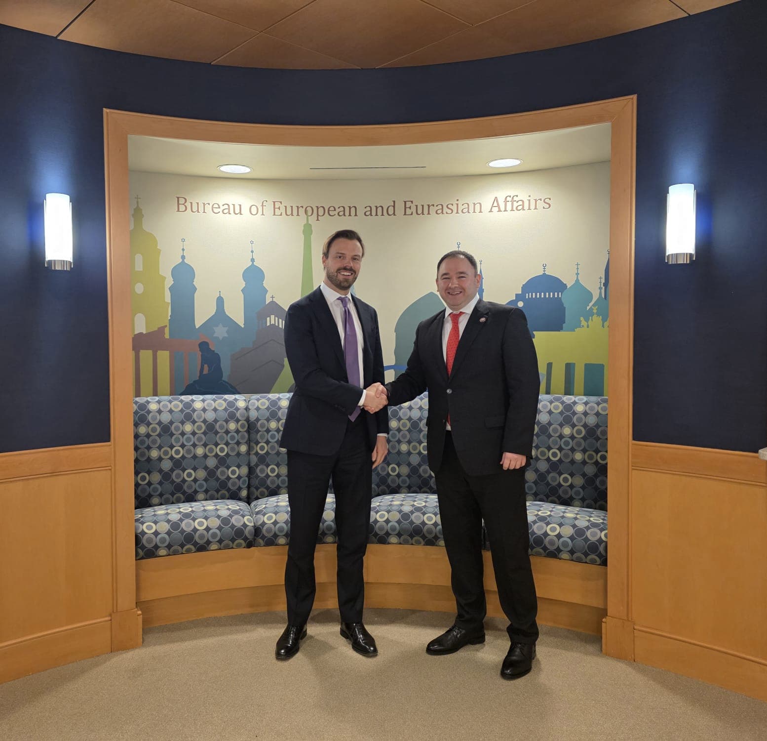 ნიკოლოზ სამხარაძე აშშ-ის სახელმწიფო მდივნის თანაშემწეს ბრენდან ჰანრაჰანს შეხვდა