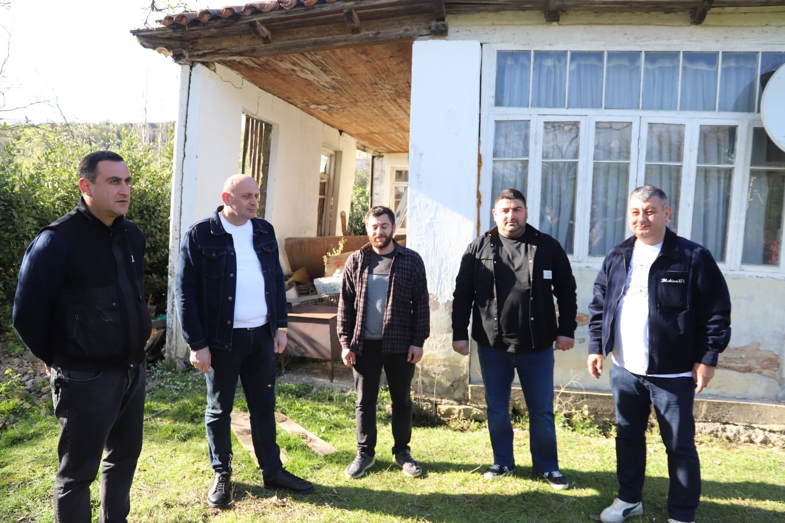 თერჯოლის მერმა სოციალურად დაუცველ და მრავალშვილიან ოჯახებს საყოფაცხოვრებო ნივთები გადასცა