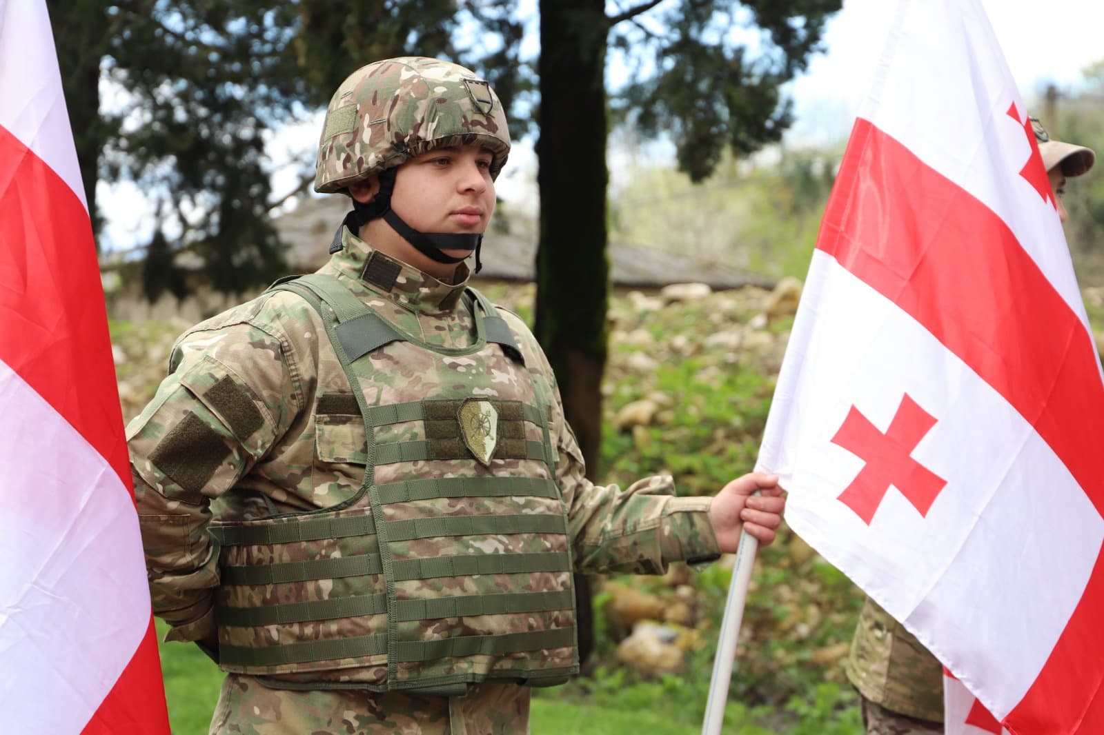 <p style="text-align: justify">თერჯოლის მუნიციპალიტეტის მერმა მანუჩარ რობაქიძემ, საკრებულოს თავმჯდომარემ სოსო ჩაფიჩაძემ და ადგილობრივი თვითმმართველობის სხვა წარმომადგენლებმა ქ.თერჯოლასა და სოფელ ძევრში, 9 აპრილის მემორიალები ყვავილებით შეამკეს და საქართველოს თავისუფლებისათვის ბრძოლაში დაღუპულთა ხსოვნას პატივი მიაგეს. </p><p style="text-align: justify">სასულიერო პირებმა გმირთა სულების მოსახსენებელი პანაშვიდი გადაიხადეს. </p><p style="text-align: justify">9 აპრილის ტრაგედიიდან 37 წელი გავიდა.</p>