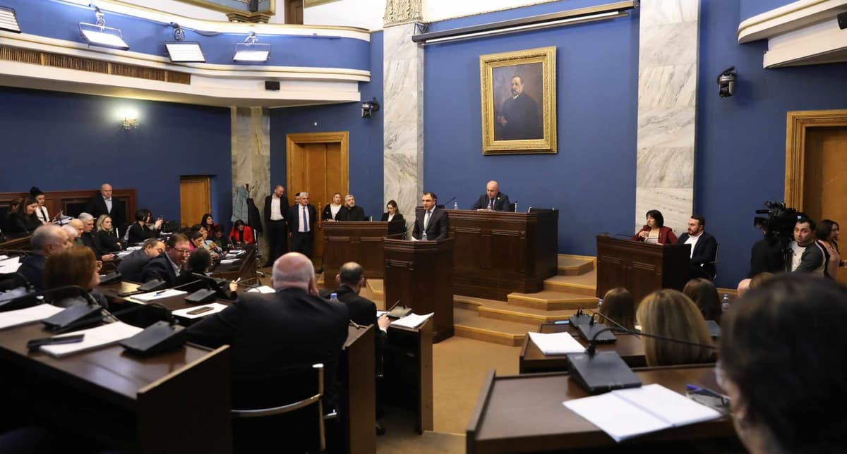 კომიტეტების გაერთიანებულ სხდომაზე მთავრობის შემადგენლობისთვის ნდობის გამოცხადებას და სამთავრობო პროგრამას მხარი დაუჭირეს