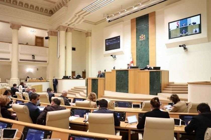 მთავრობას პანდემიის გამო შეზღუდვების დაწესების უფლება 2023 წლამდე გაუხანგრძლივდა