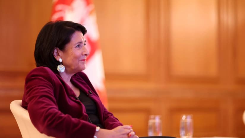 Georgian President calls for dialogue or warns of “regime collapse”