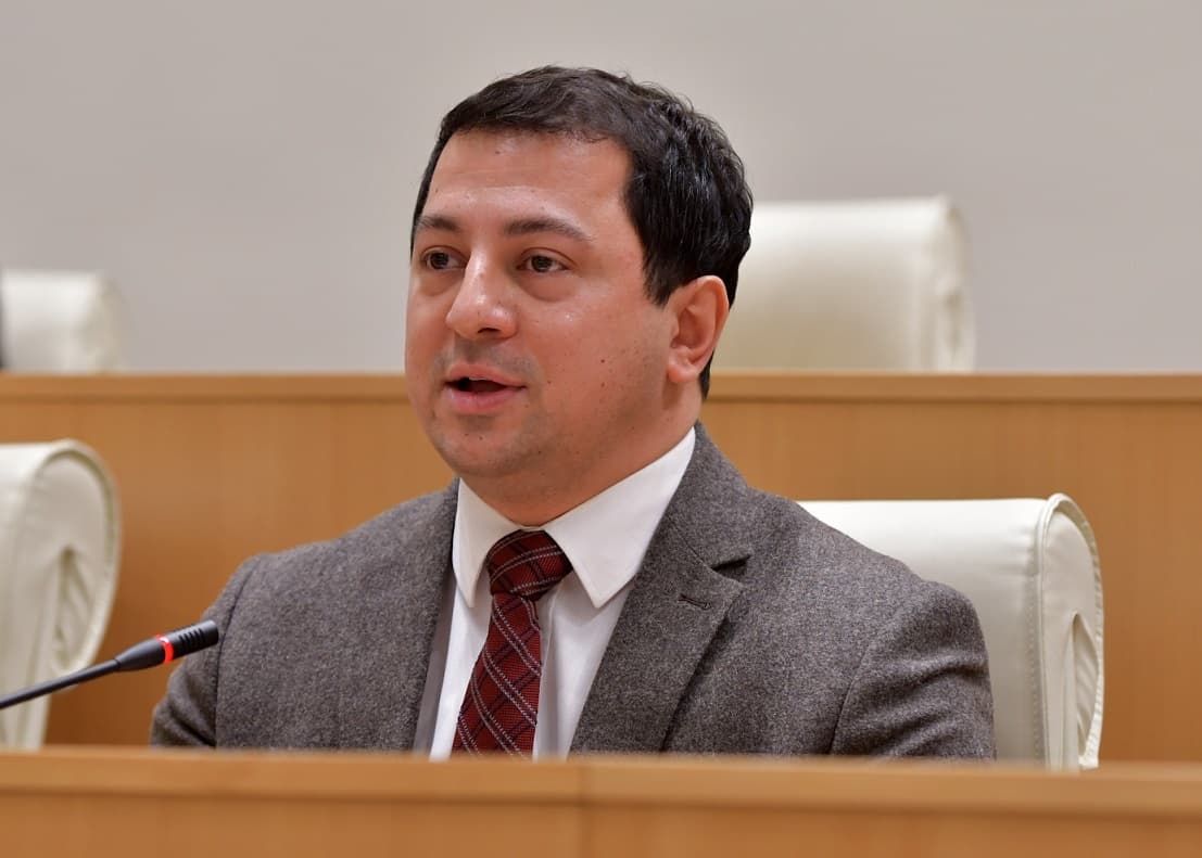 არჩილ თალაკვაძე – თქვენი ლიდერი რომ ამხილეს რეფორმებისთვის განკუთვნილი თანხების მითვისებაში, მაგაზე პასუხები არ მოგვისმენია