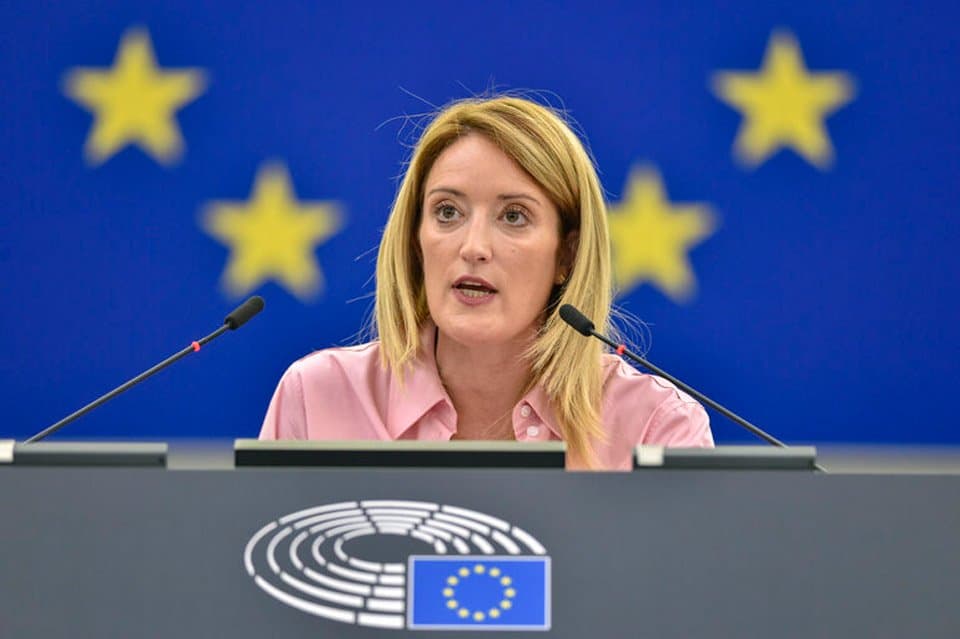 მეცოლა – ჩვენ ვხედავთ ევროკავშირის მოფრიალე დროშებს, ჩვენ გვესმის თქვენი