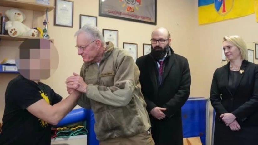 კელოგი – ეს უფრო ღრმა შინაარსის კითხვას ჰგავს: ჩვენთან ხართ? ჩემი პასუხია დიახ, ჩვენ თქვენთან ვართ