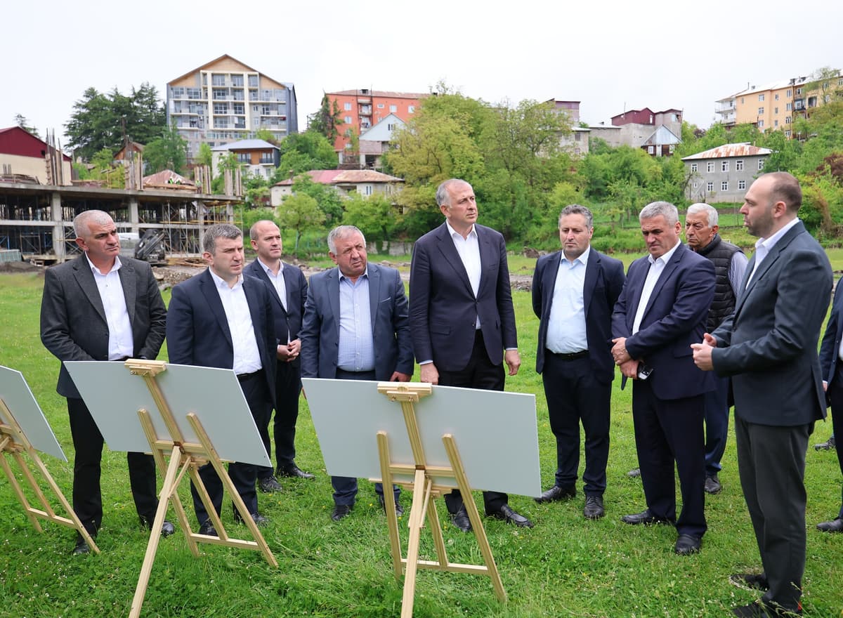 ზურაბ პატარაძემ ხულოს მუნიციპალიტეტში მიმდინარე სპორტული ინფრასტრუქტურული პროექტები დაათვალიერა